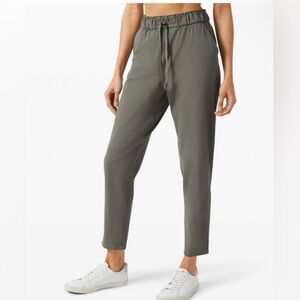 Lululemon Keep Moving Ankle Pant high rise size 10